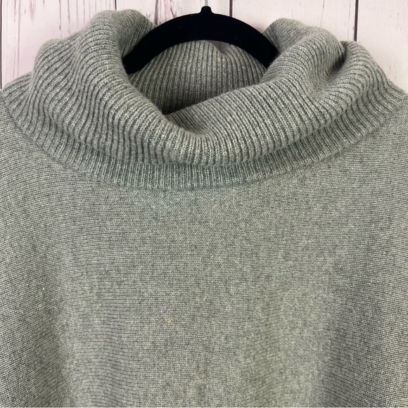 Theory | sage green poncho style sweater | cashmere - Picture 2 of 9